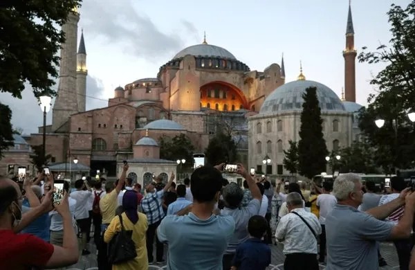 Ayasoyfya özlemini bitiren imza! 89 yıl sonra yeniden ibadetin yolu böyle açıldı